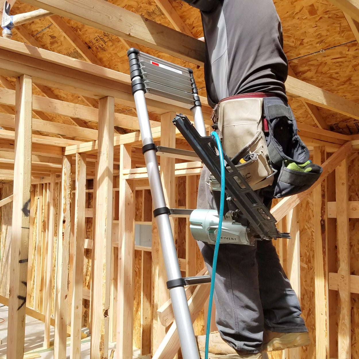 18 ft Reach Professional Wide Step Telescoping Extension Ladder