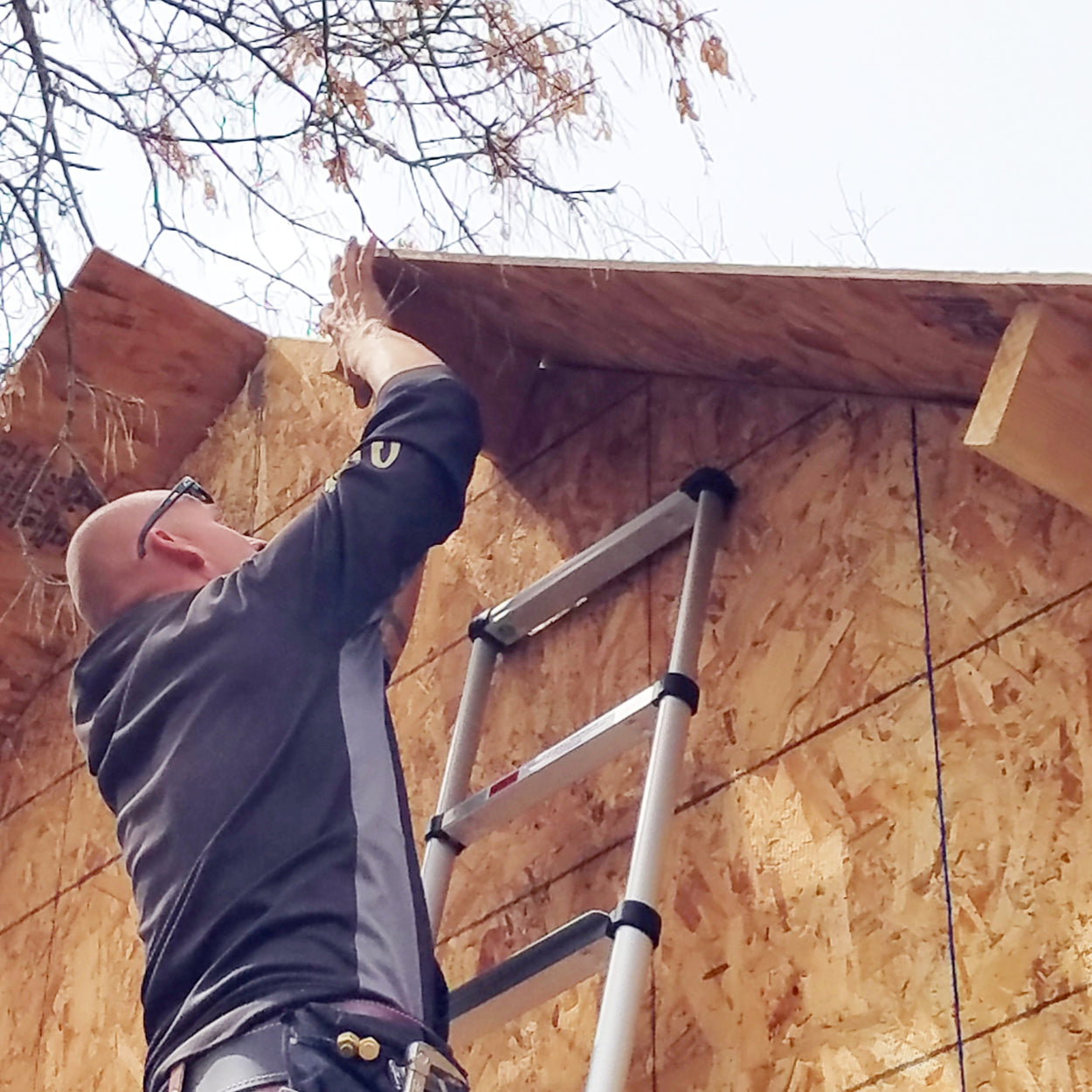 18 ft Reach Professional Wide Step Telescoping Extension Ladder